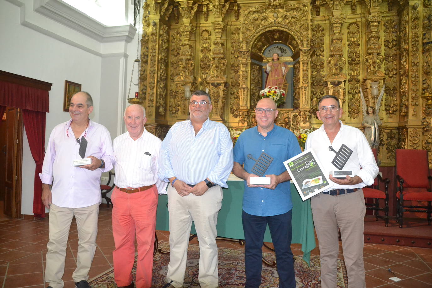 Los premiados junto a Juan Pedro Plaza y el alcalde