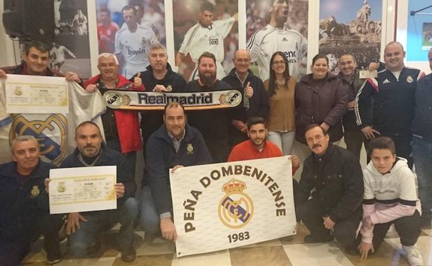 Los agraciados de la peña celebraron por la tarde el premio. / E. Domeque