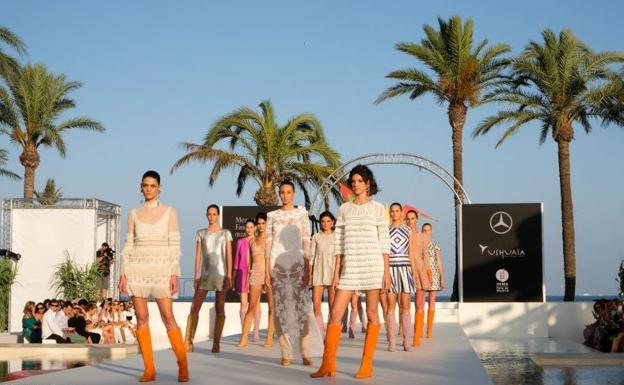 Desfile de Teresa Helbig en la Mercedes Fashion Week Ibiza./Efe