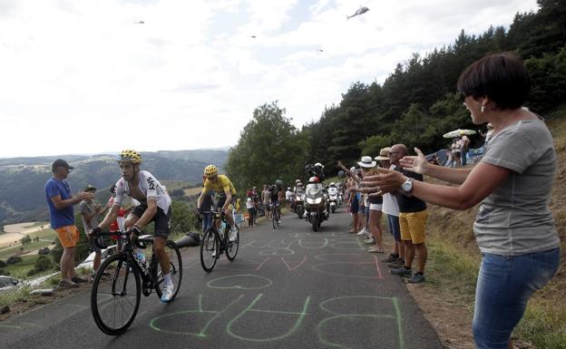 Mikel Landa, por delante de Chris Froome./Afp