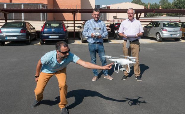 El dron en uno de sus primeros vuelos./Andy Solé
