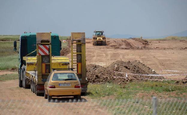 Obras en los terrenos de la Plataforma Logística. ::HOY