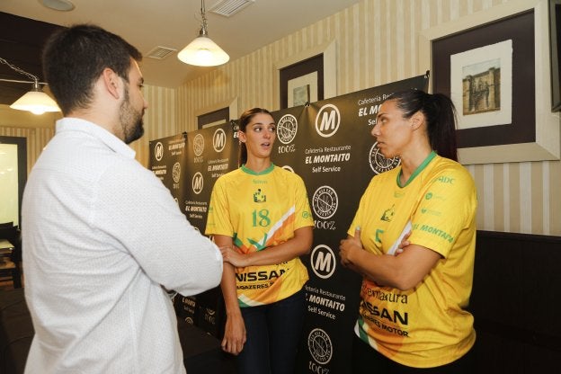 Forasté y Montenegro, ayer con Alfonso Sánchez. :: ARMANDO MÉNDEZ