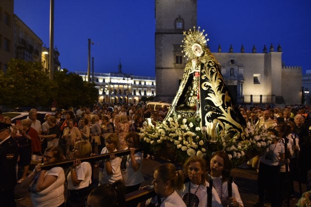 La Virgen de la Soledad protagonizó la procesión de ayer. :: j. v. arnelas