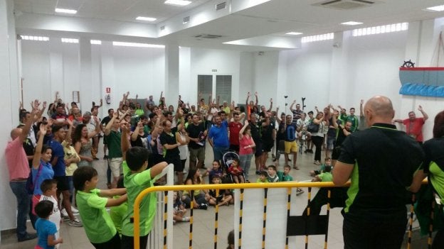 Reunión de los padres en la que se aprobó la protesta. :: hoy