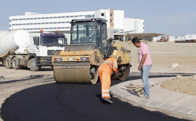 Asfaltado del hospital nuevo en Cáceres/HOY