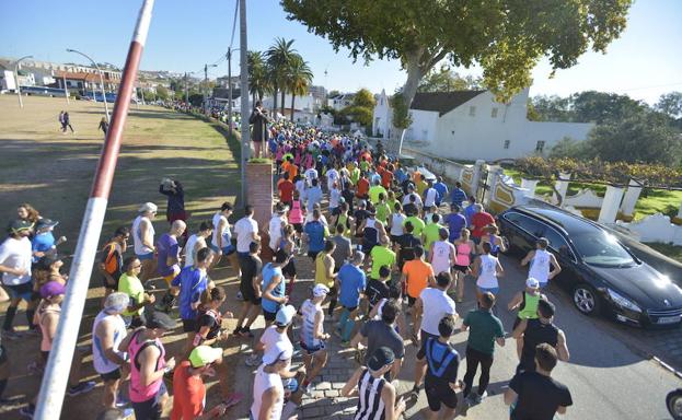 Imagen de archivo de la media maratón Elvas-Badajoz celebrada en ediciones anteriores./HOY