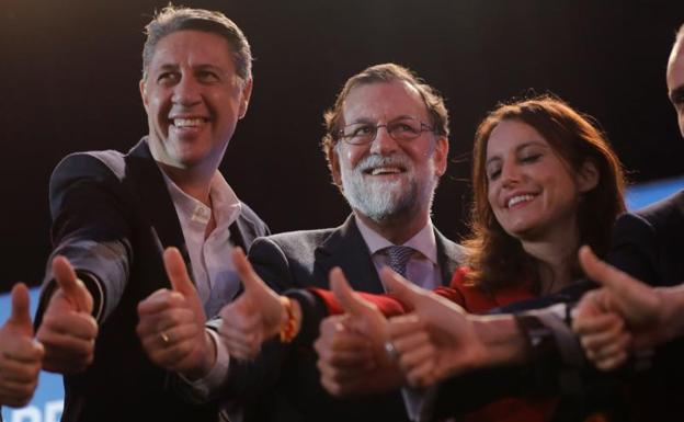 Mariano Rajoy (c), Xavier García Albiol y Andrea Levy. /Efe