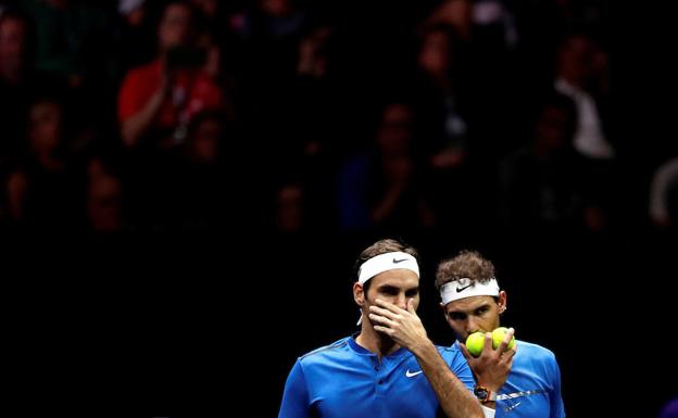 Roger Federer y Rafa Nadal, durante un encuentro de la Laver Cup./Reuters
