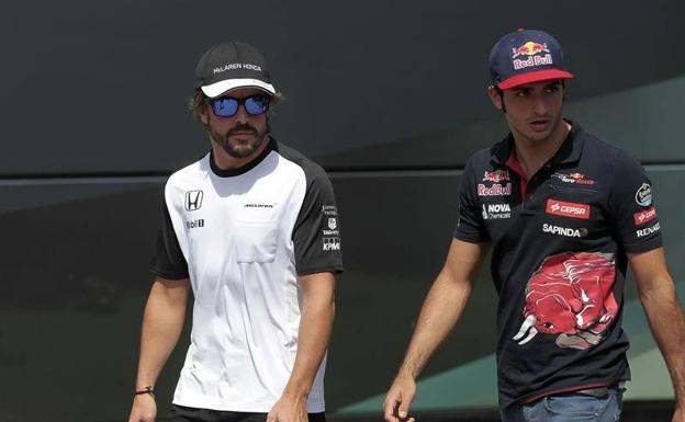 Fernando Alonso y Carlos Sainz./EFE