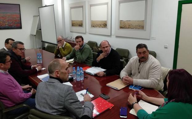 Los regantes conocen el estudio técnico y económico del proyecto de regadío Tierra de Barros