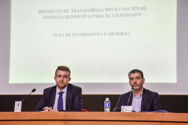 Matías Navarro (Premium) y el presidente Blázquez, anoche. / ARNELAS