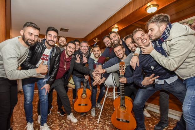 Sa Terciao. Debutan llegados de Talavera la Real y en su primera actuación en el López serán 'Un españolito de a pie'. :: j. v. arnelas/