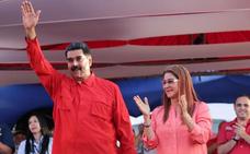 Nicolás Maduro, junto a su esposa Cilia Flores./Efe