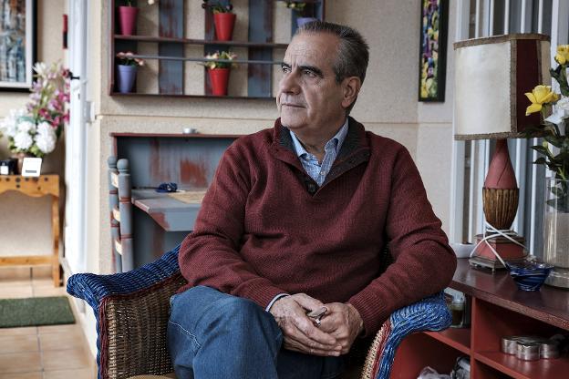 Celestino Corbacho, en su casa de El Vendrell./MARCEL-LI SÁENZ