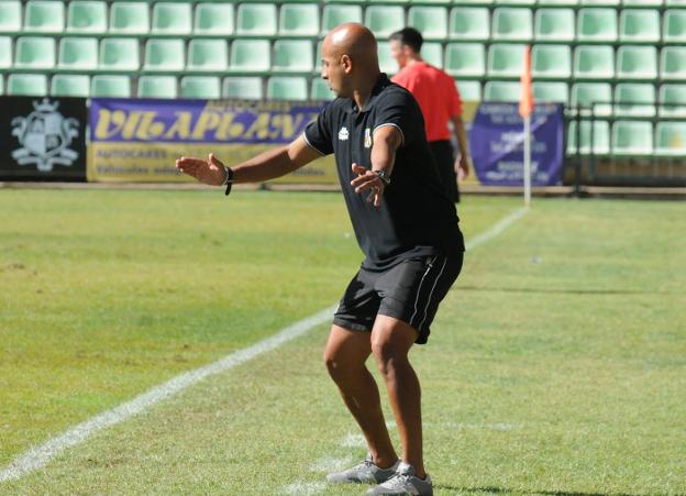 Nafti durante un partido de su primera etapa en el Mérida al que ha vuelto tres meses después. :: J. M. R./