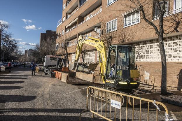 Reparando el último reventón ayer. :: pakopí/
