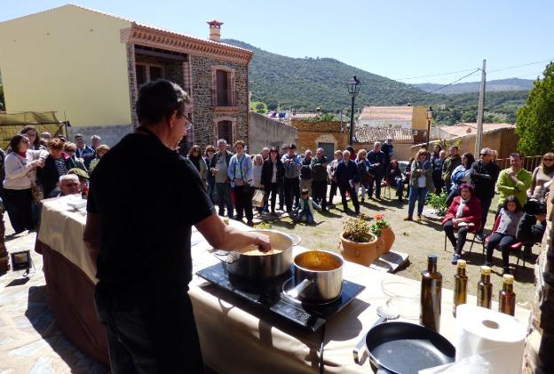 Cocina en vivo en la primera edición de la feria. :: MAM/