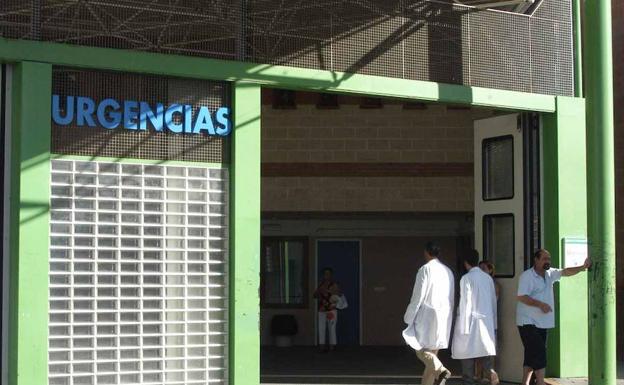 La menor fue atendida en el Hospital de Mérida, donde se alertó de la agresión. :: hoy/