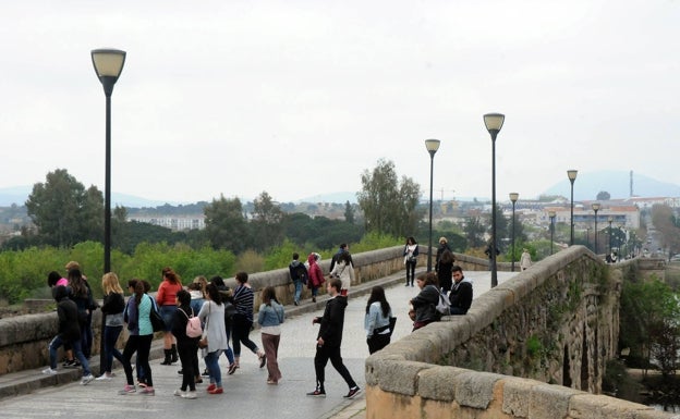 Puente romano de Mérida, peatonal desde diciembre de 1991, cuando se inauguró la Lusitania.