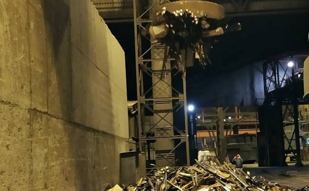 Armas en los puntos de su fundición en Siderúrgica Balboa, Jerez, tras no haber sido premiadas en subastas.