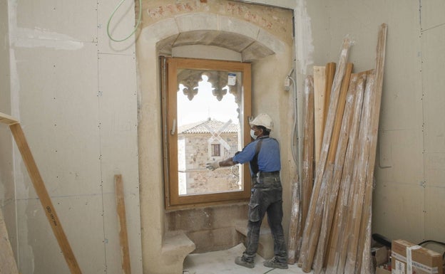 Obras en la casa palacio Paredes-Saavedra, en Cáceres, donde Atrio abrirá un hotel con servicio de mayordomo. «Será único en España», adelanta José Polo.