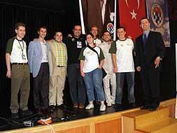 El equipo al completo del Linex-Magic, feliz tras la consecución del título europeo.|CEDIDA/