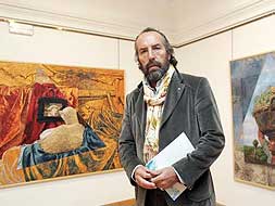 Miguel Ángel Bedate inauguró ayer una muestra-resumen de su larguísimo periplo artístico./M. NÚÑEZ/