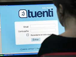 El Cuerpo Nacional de Policía recomienda a las familias estar pendientes de la utilización de internet para menores./HOY/