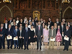 Los Príncipes de Asturias, en la foto de familia tras el acto de entrega de los Premios Nacionales de Cultura 2008 celebrado hoy en la Iglesia de San Pedro, en Teruel. / EFE/
