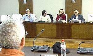 Momento de la deliberación del jurado presidido por el escritor Jesús Sánchez Adalid.|F.H./