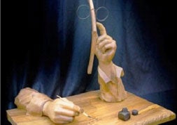 Se expone 'El miajón de los castúos' en tallas de nogal
