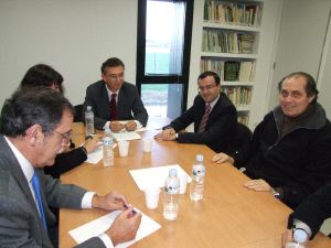 El Consejero de Fomento, José Luis Quintana, y los alcaldes de Don Benito y Villanueva. / R. H./