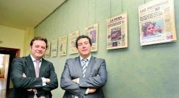 Ángel Ortiz y Julián Quirós, en las instalaciones del periódico. / J.V. ARNELAS/