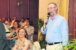 Lourdes junto a Jesús, durante su intervención./