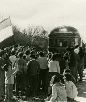 El último tren que partió de Plasencia a Astorga fue parado en la estación de Hervás. / HOY/