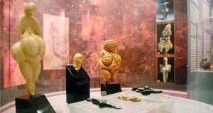 El carácter simbólico de las conocidas 'venus' prehistóricas ha ocultado a la mujer real. :: CASIMIRO MORENO/