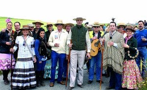 Uno de los coros que amenizó el camino. :: J. M. A./