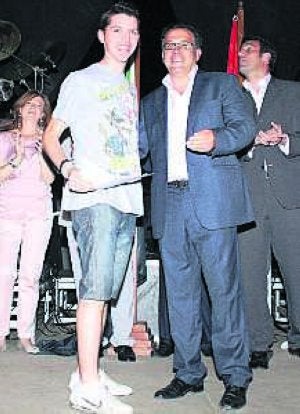 Joaquín Soria recoge su premio. :: R. M./