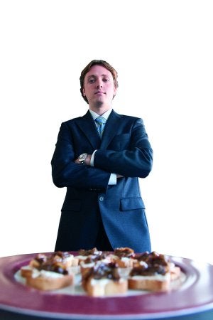 Aperitivo. Jesús Gil Soto y su idea, cebolla caramelizada con jugo de ciruelas pasas y aloe vera. ::
PAKOPÍ/