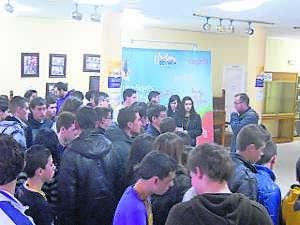 Los jóvenes de Torrejoncillo en 'Deskubicate'. ::
S. E./