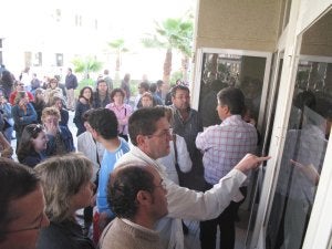 Opositores a las plazas de celador ofertadas por el SES en 2008. :: HOY/
