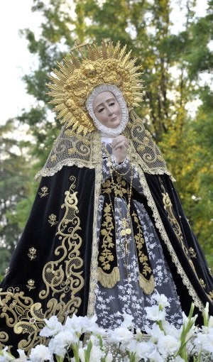 La corona que lucirá la Virgen, la de la imagen, se hizo en 1917. ::
HOY/