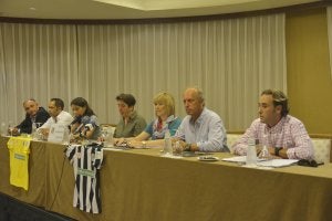 Bejarano, Pérez, Rivera, Cordón, Aguilera, De la Calle y González, en la presentación. :: J. V. ARNELAS/