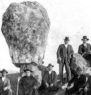 Imagen de 1904 cuando fueron a verlo Roso, García Plata y Hernández Pacheco. :: HOY/