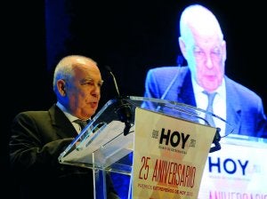 Gonzalo Hidalgo Bayal durante su intervención en la gala./