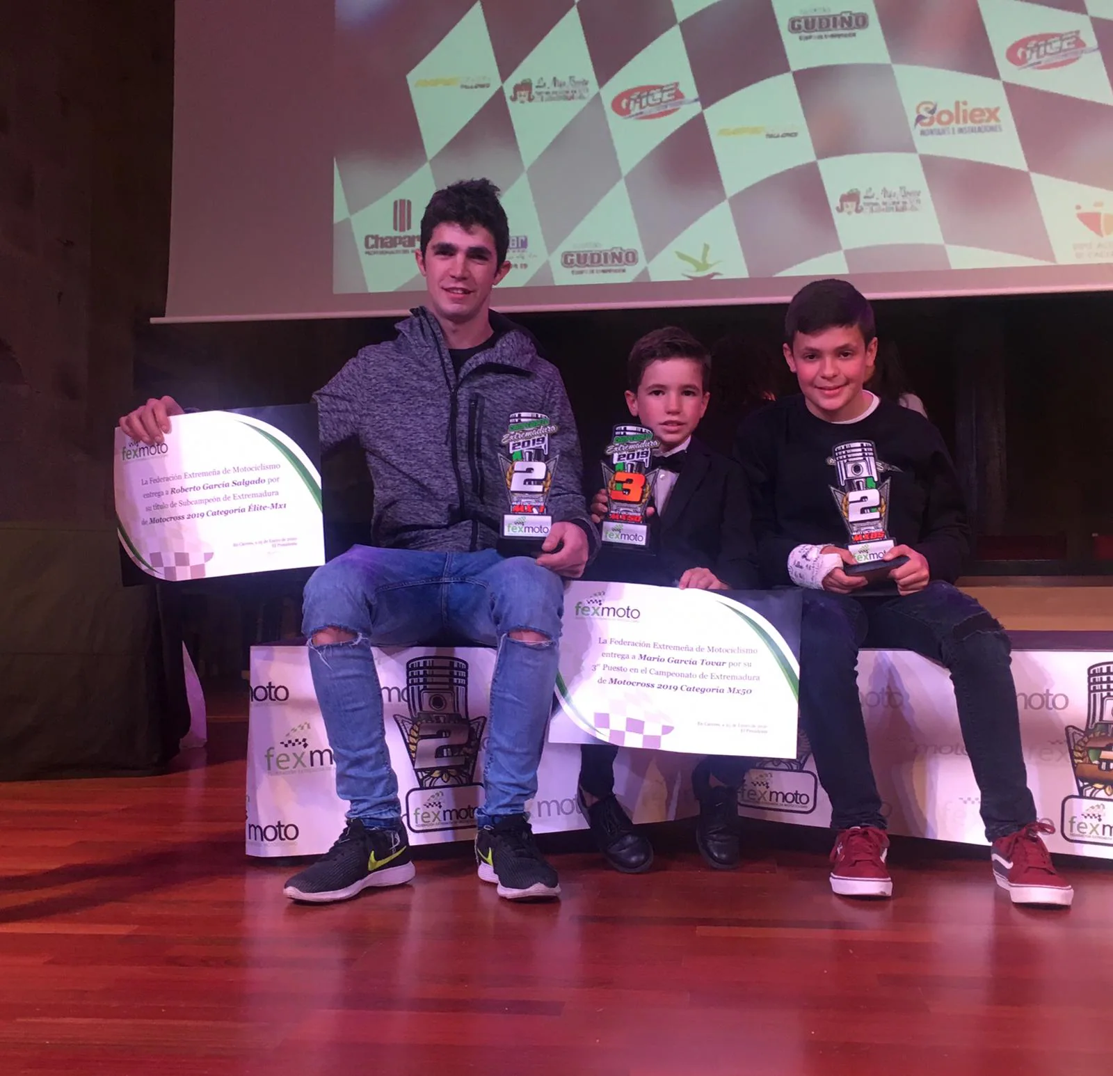 Tres pilotos de motocross casareños consiguen estar en el podio del Campeonato Extremeño