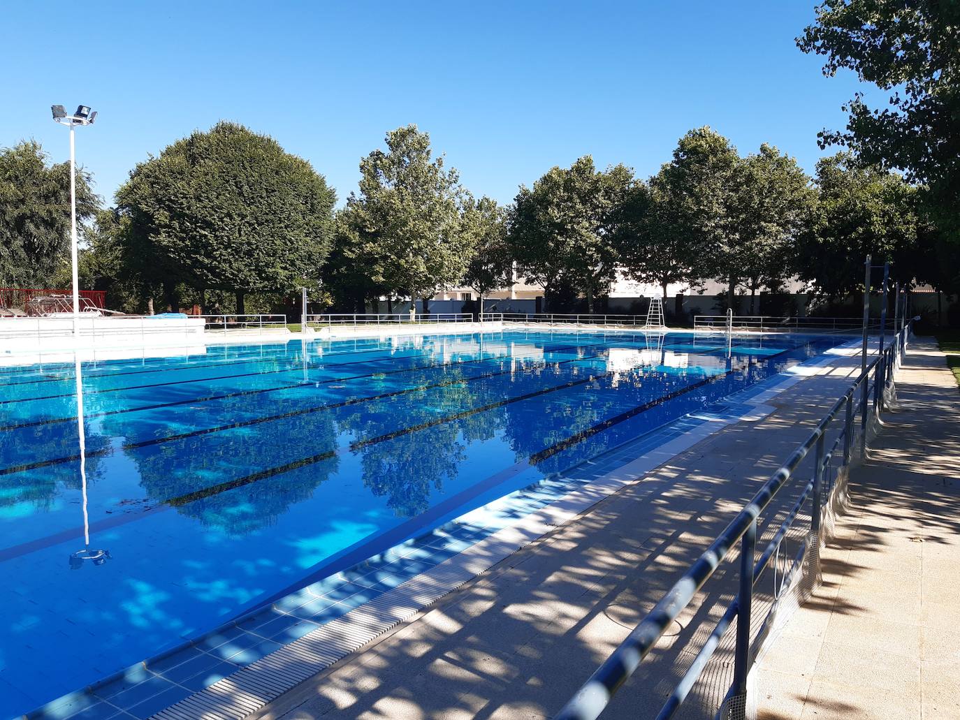 La piscina municipal abrirá el 1 de julio con control de aforo y en dos turnos