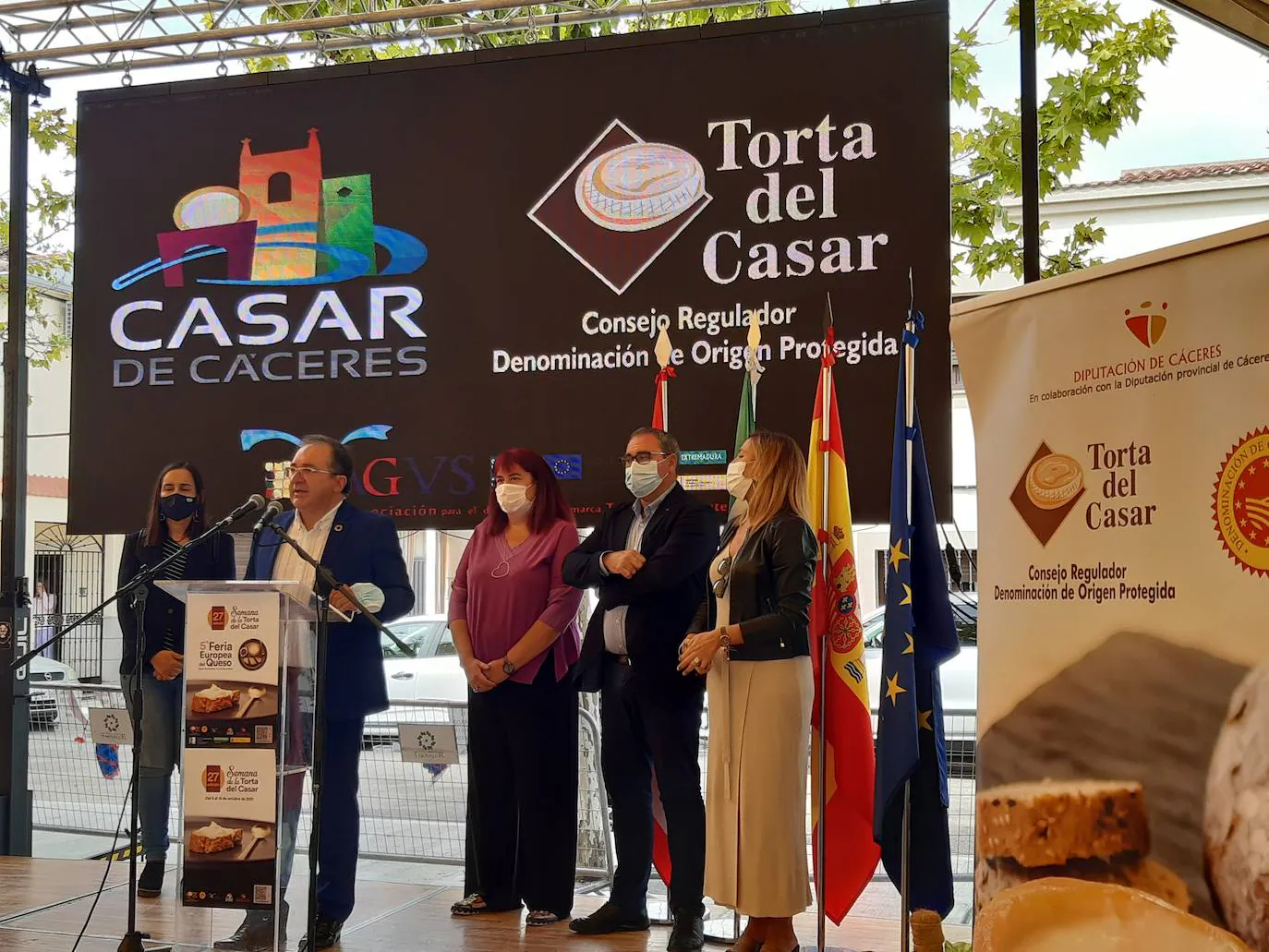 Autoridades inauguran hoy la Feria en la plaza de Sancho IV de Casar de Cáceres. /L.C.G.