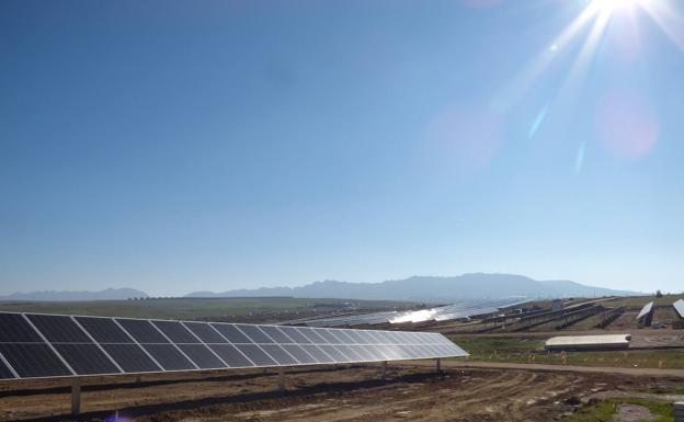 Planta fotovoltaica de Miraflores en su fase de construcción. 